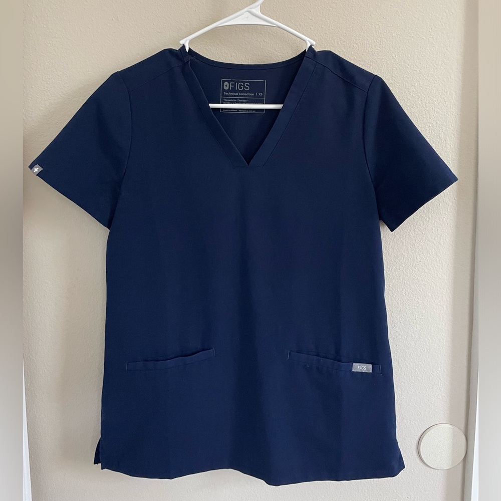 FIGS XS Navy Casma 3-Pocket Scrub Top